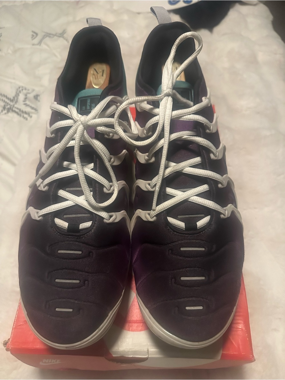 Nike Men's vapormax Deep Purple and White Athletic Sneakers